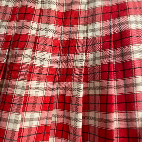 Red tartan skirt🤍📕✨ - Picture 3 of 6
